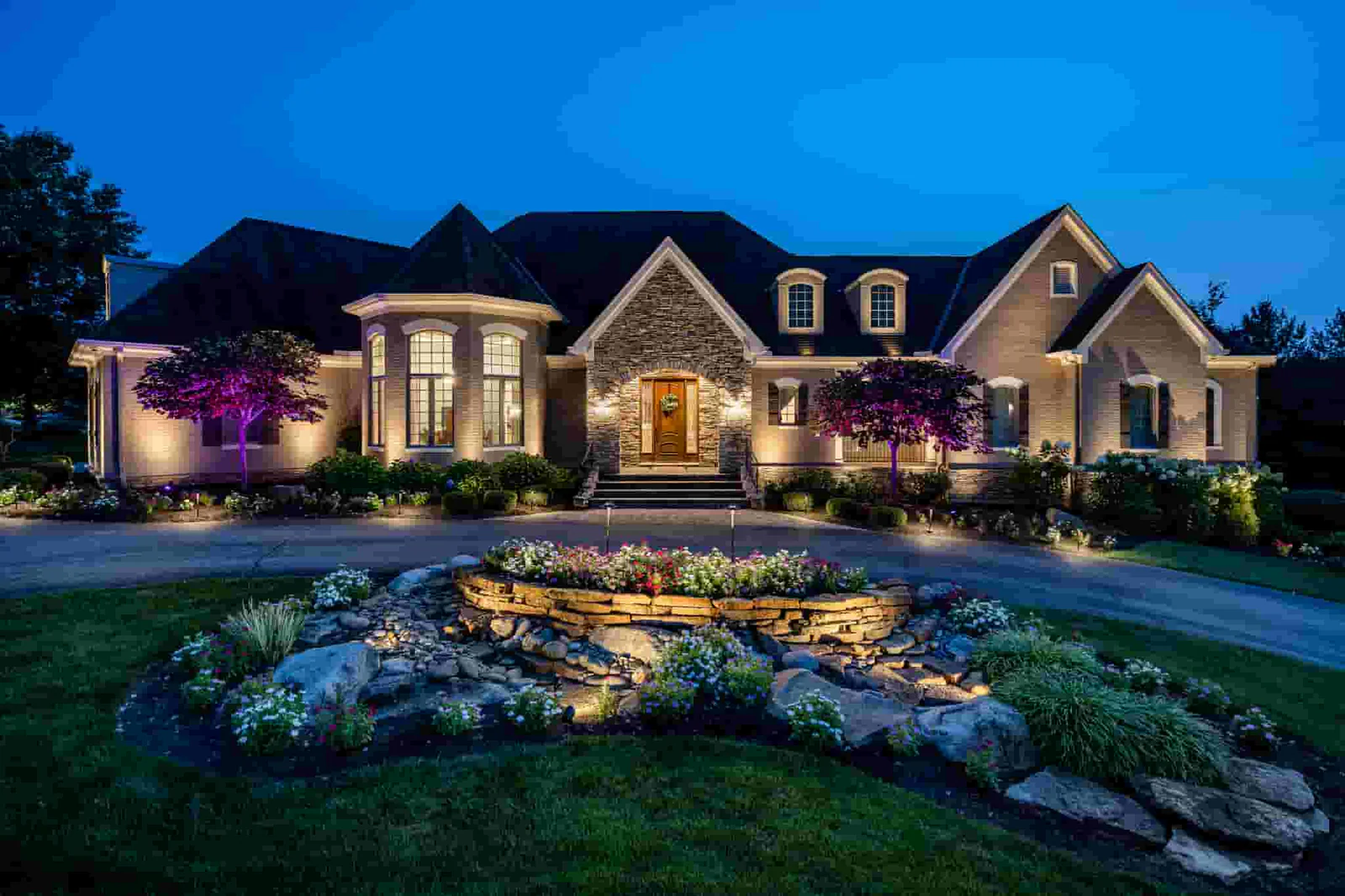 Outdoor Lighting Design Tips for Stunning Curb Appeal